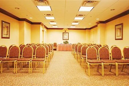 Holiday Inn Express Вотербері Зручності фото