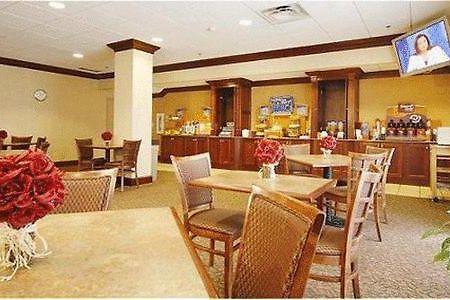 Holiday Inn Express Вотербері Ресторан фото