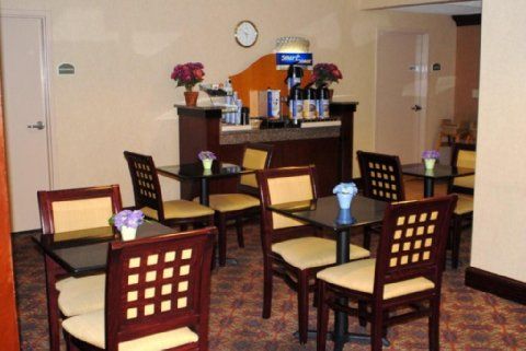 Holiday Inn Express Вотербері Екстер'єр фото