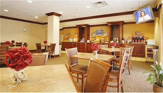 Holiday Inn Express Вотербері Ресторан фото